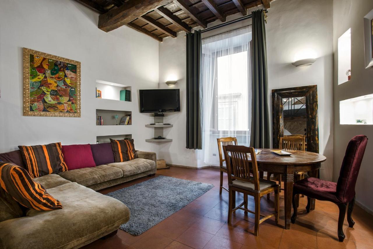 Charming Pantheon Apt In The Heart Of Rome Roma