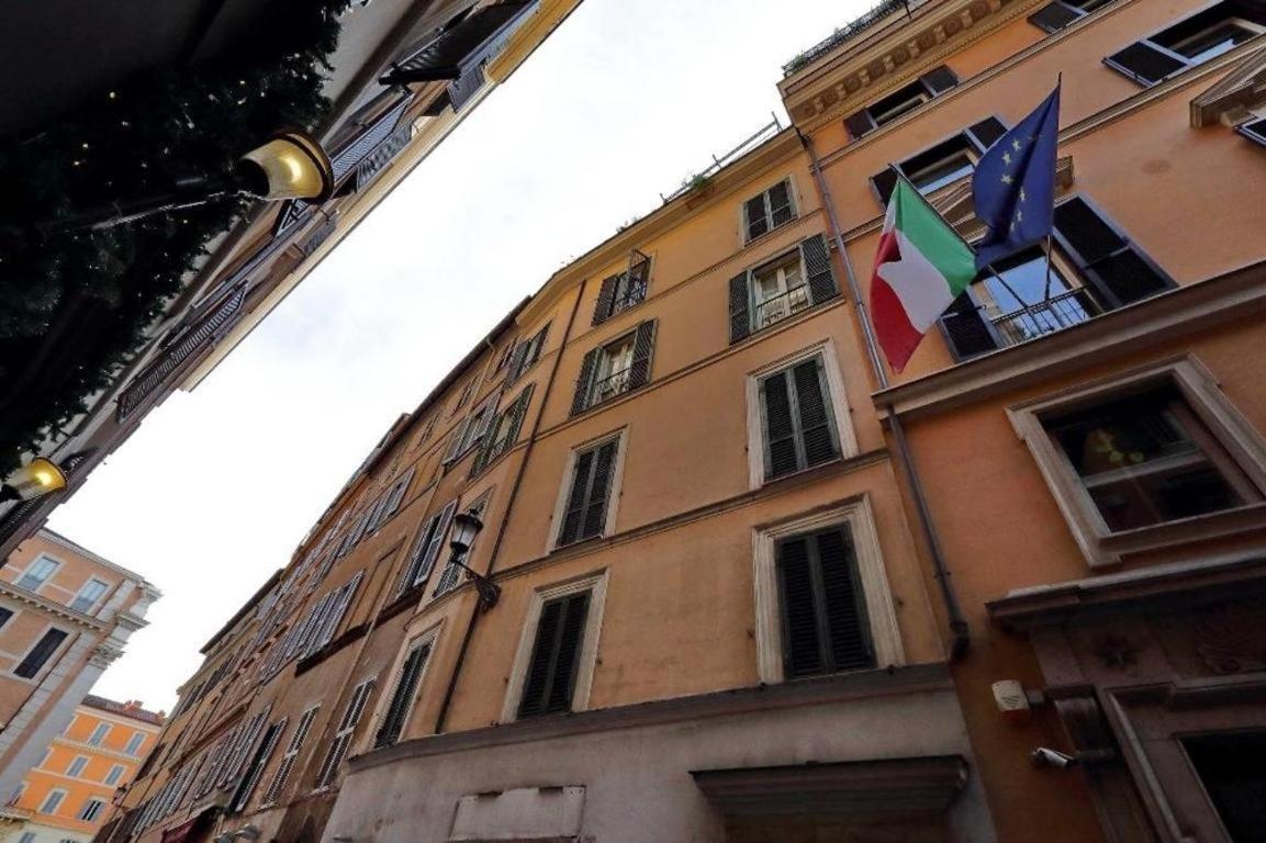Trevi Halldis Apartment