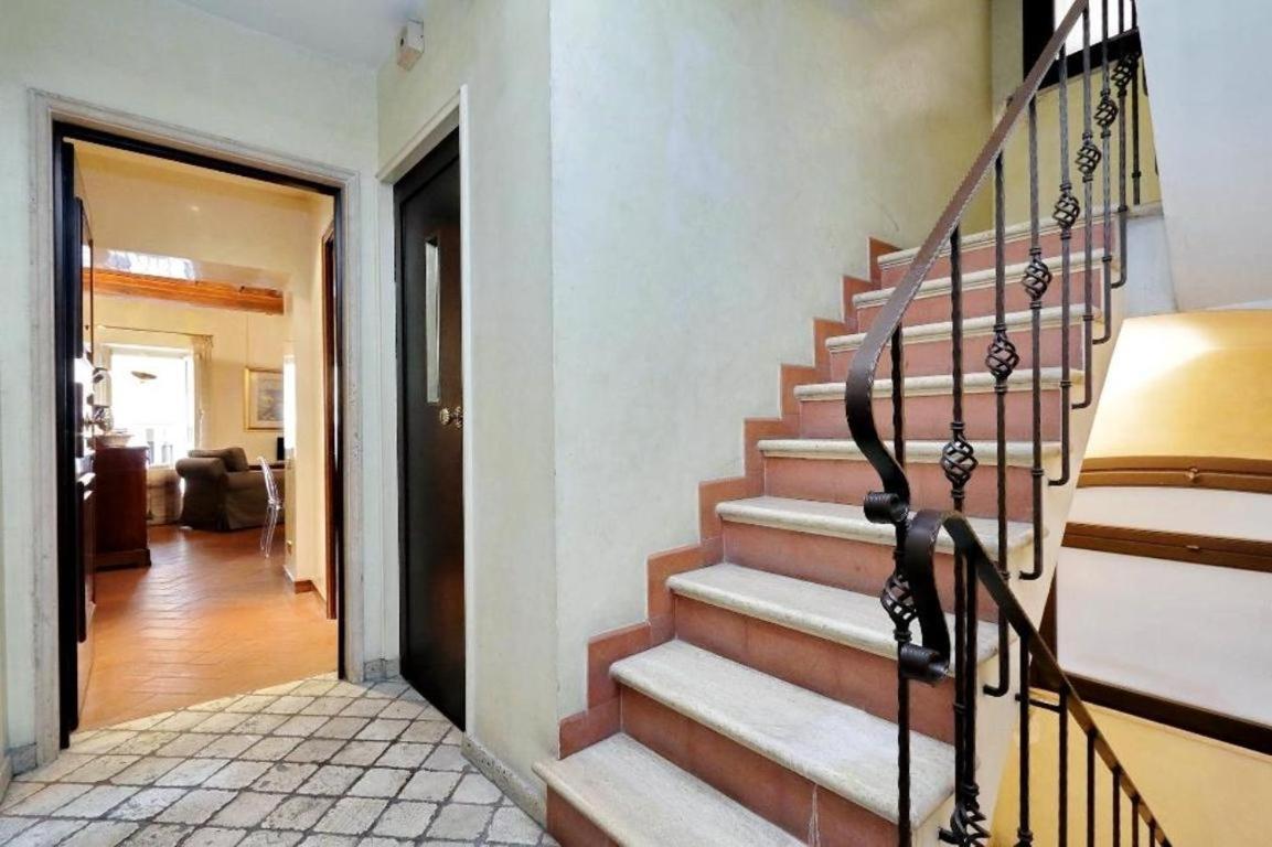 Trevi Halldis Apartment *