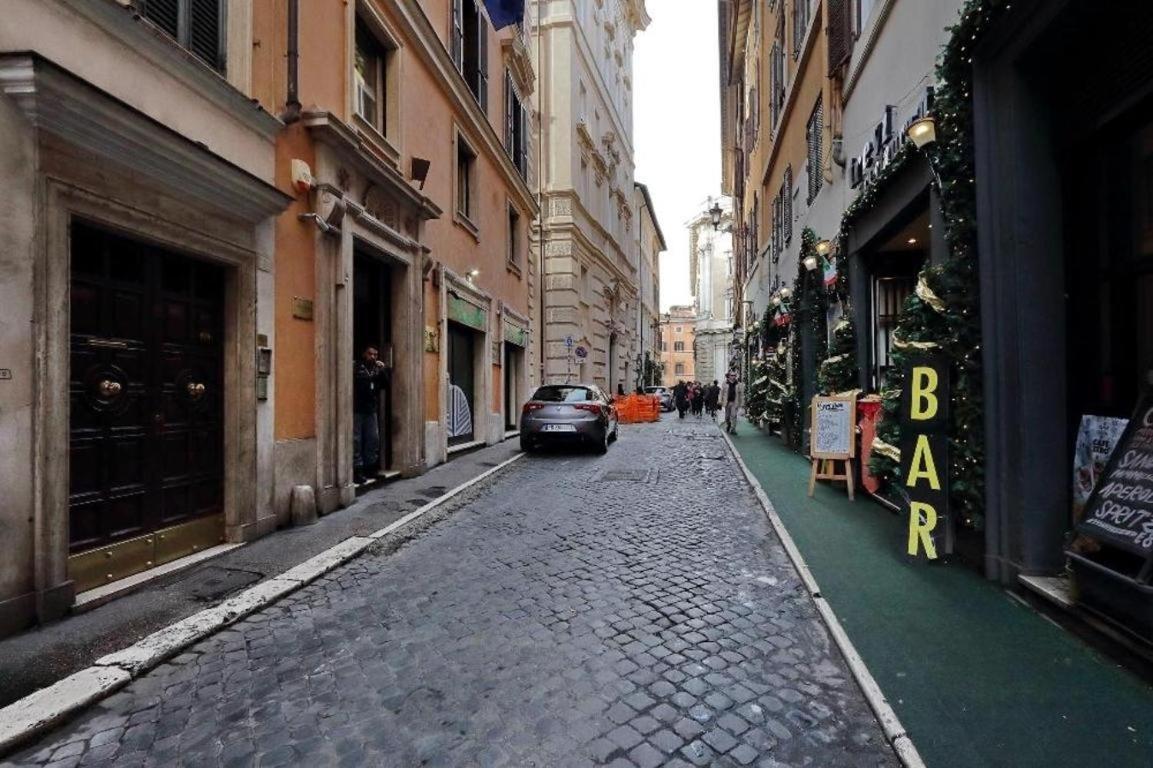 Trevi Halldis * Rom
