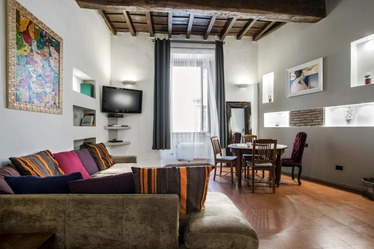 Charming Pantheon Apt In The Heart Of Rome *
