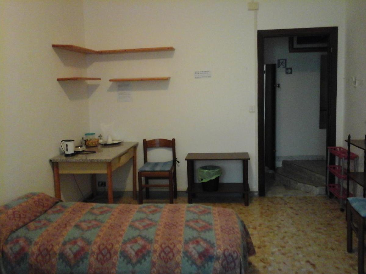 Near Metro' Line - Only Wc In The 15 Minutes To Termini Station 20 To Spagna Square - In The Night Bus Bed & Breakfast