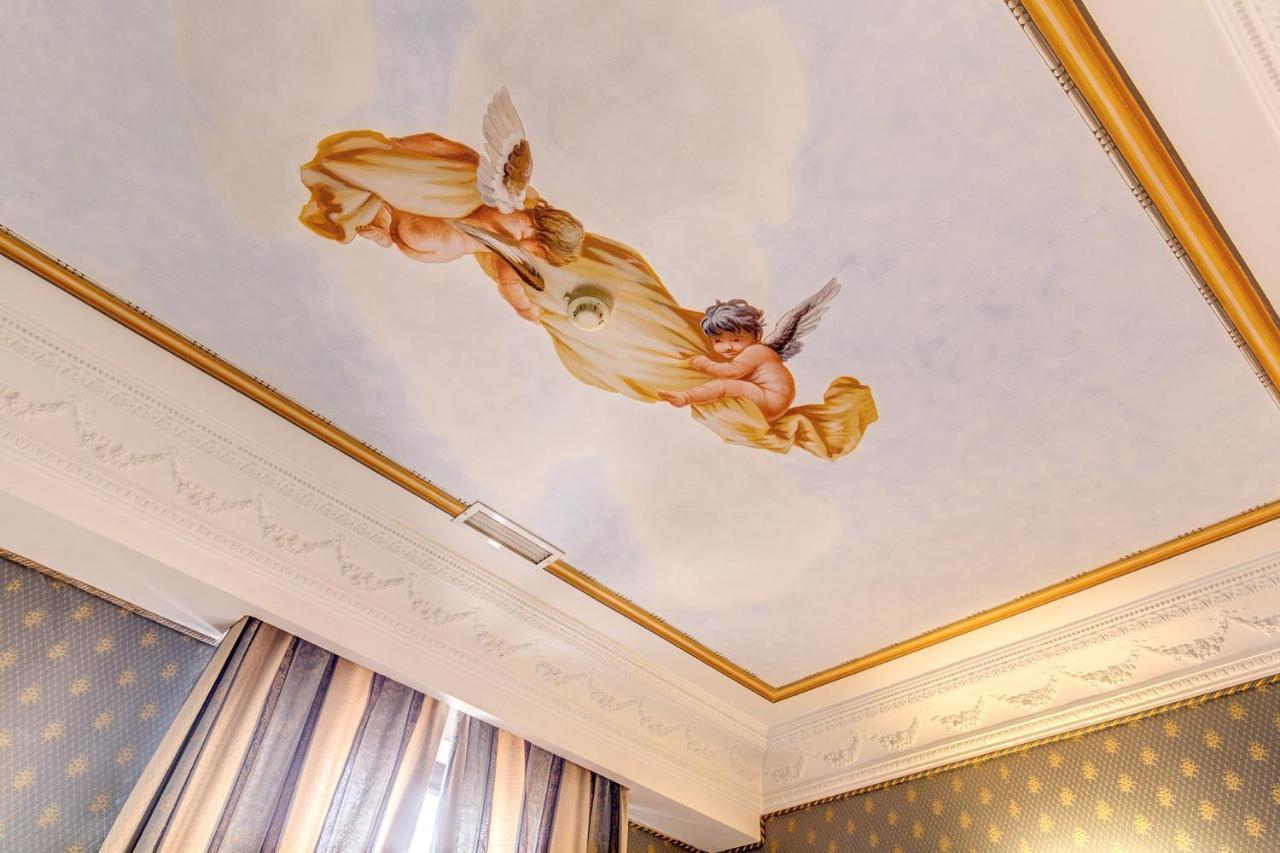 La Lumiere Di Piazza Di Spagna Rom