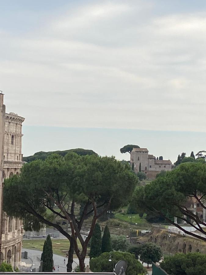 Apartment In Front Of Coliseum 5 Rome