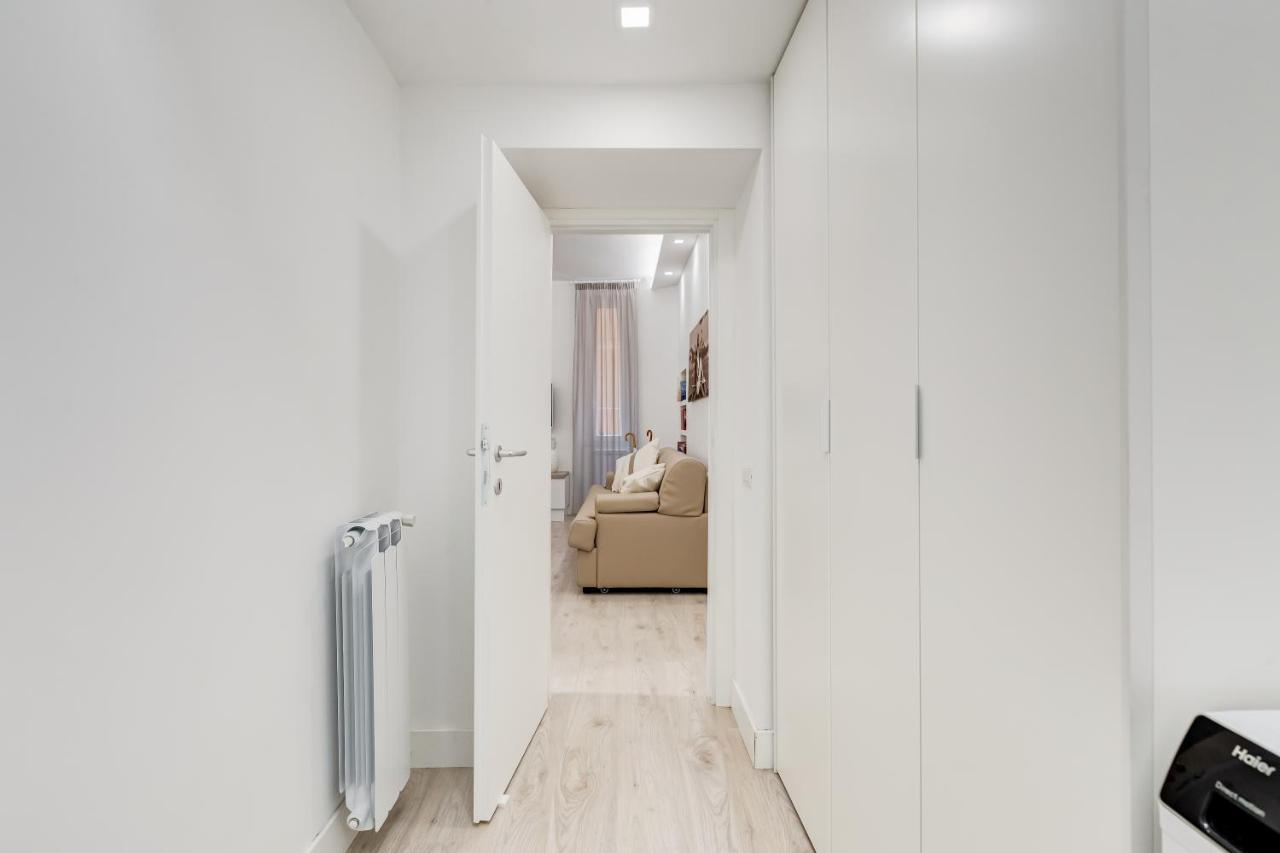 Bmga L The White Crown In Testaccio * Rom