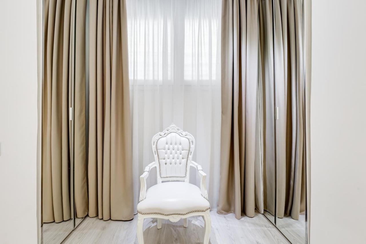 Bmga L The White Crown In Testaccio Rom