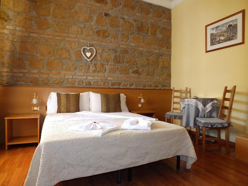 Delia Hotel 2*