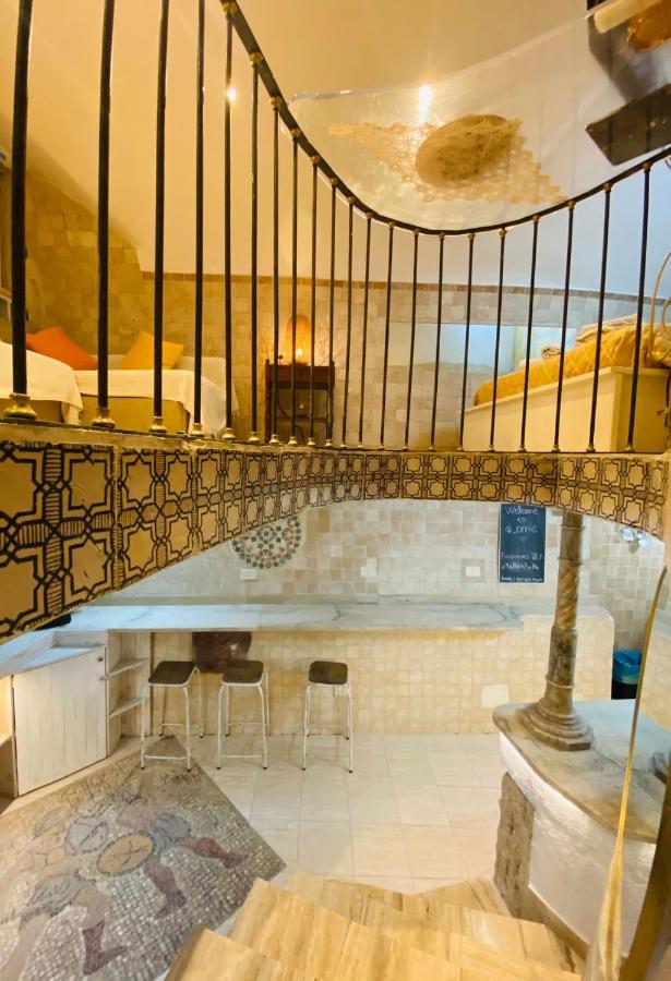 Ancient Mansion * Rom