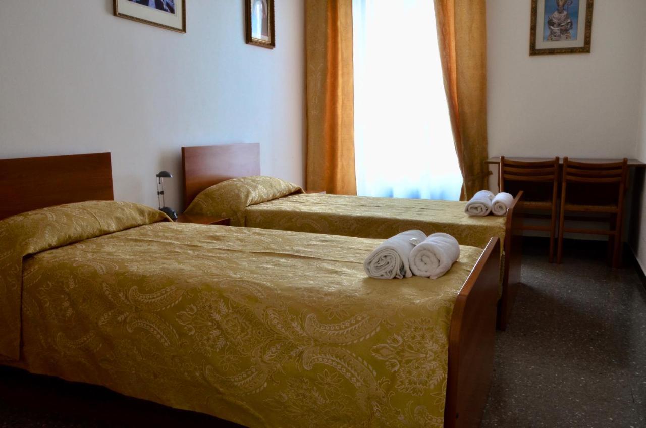 Casa Per Ferie Jpii Dom Polski Affittacamere Roma