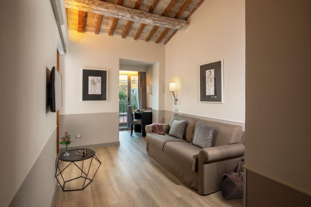 Condotti Palace 4*