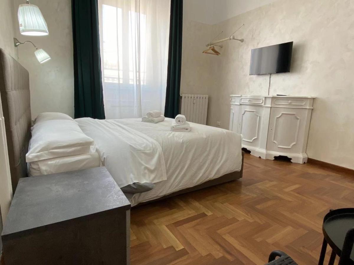 Cavour 44616 Roma