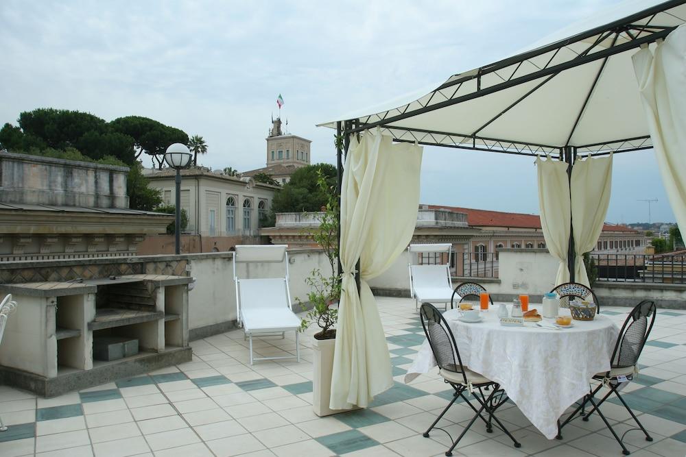 Fellini Hotel 3*