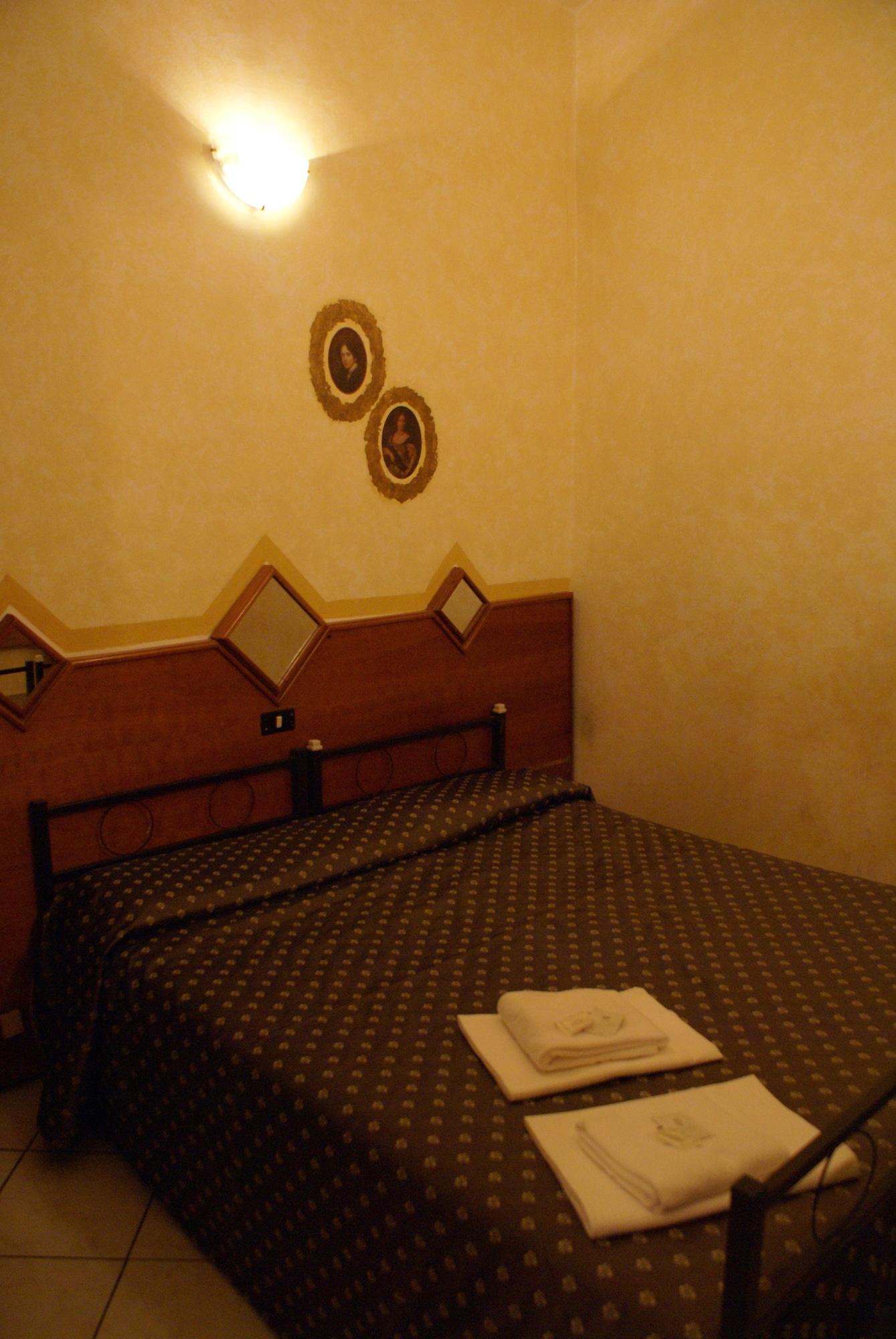 Farini Hotel 2*