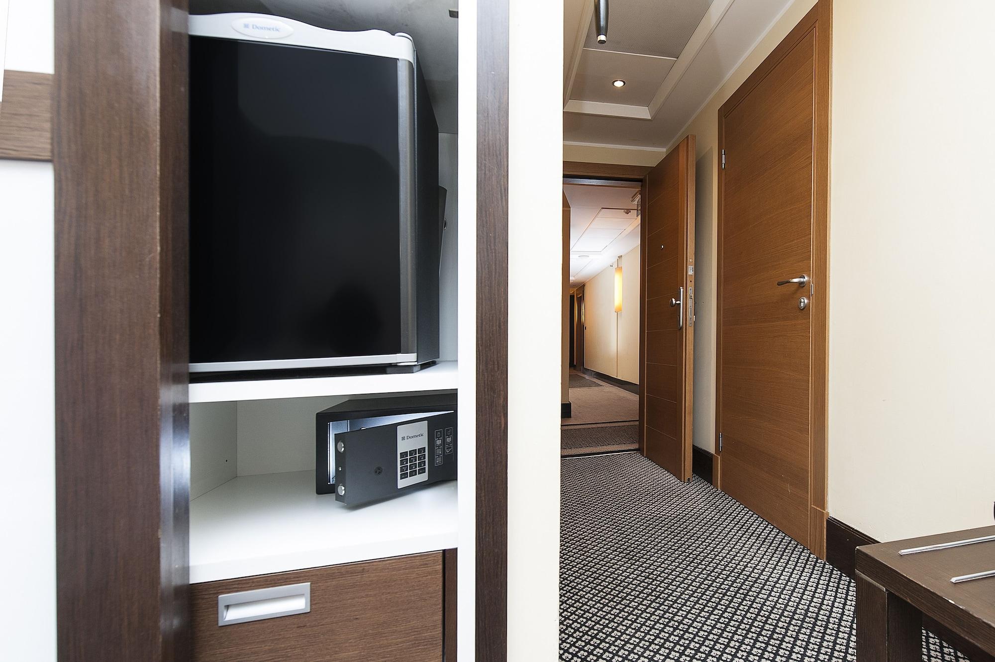 Cardinal St. Peter Hotel 4*