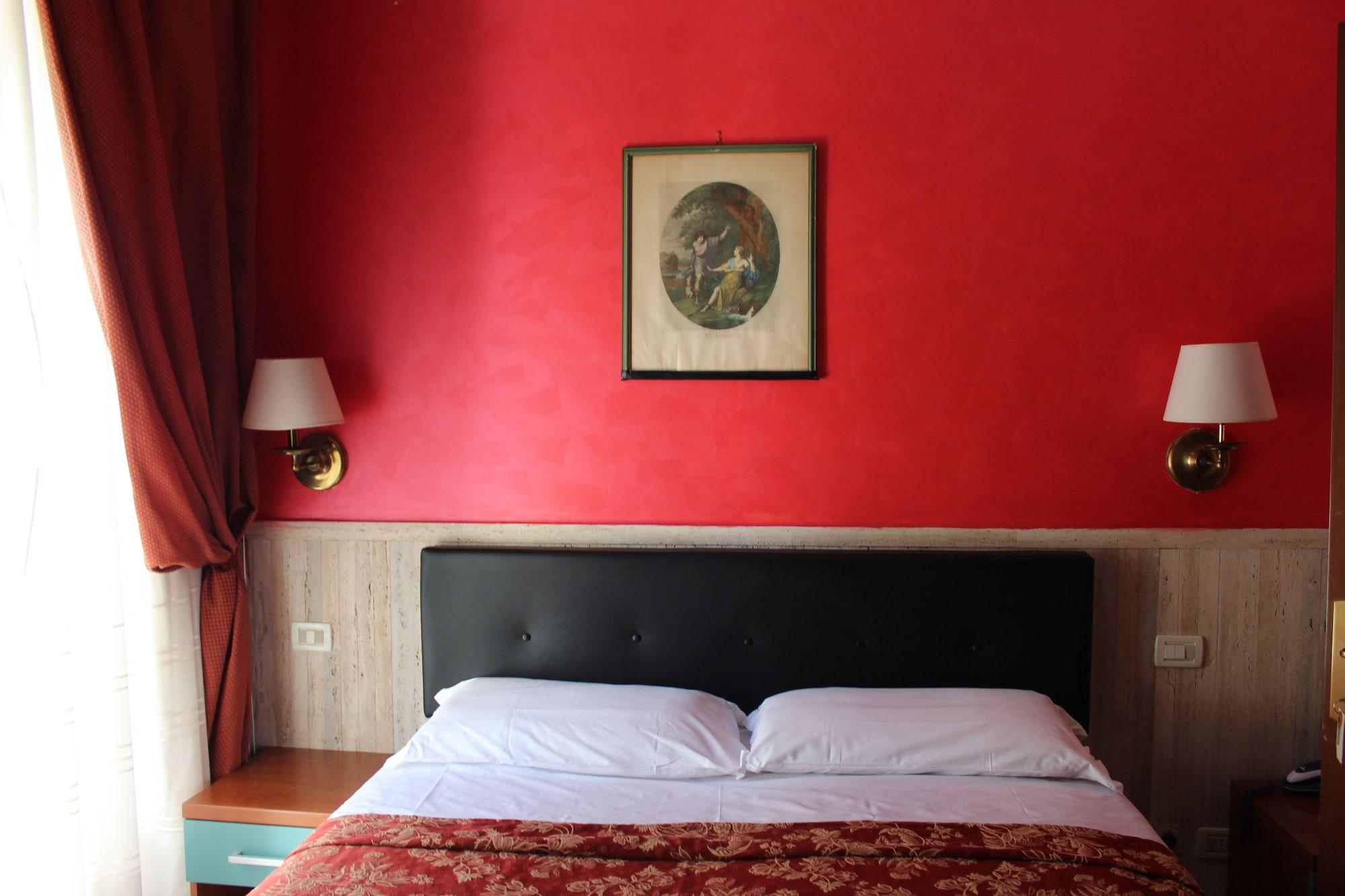 Pyramid Hotell