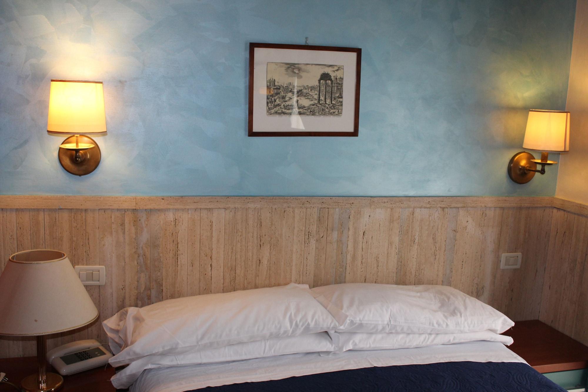 Pyramid Hotell Roma