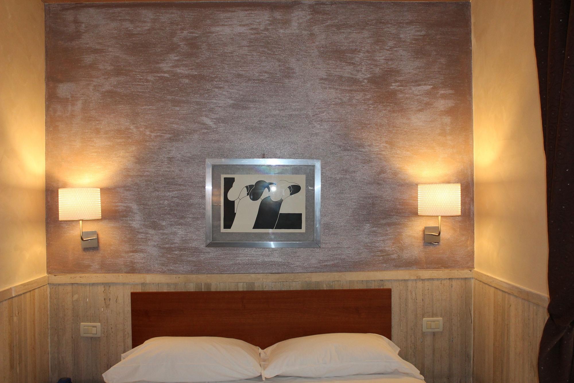 Pyramid Hotell