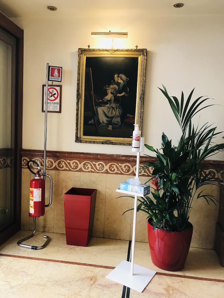 Serena Srl Hotell