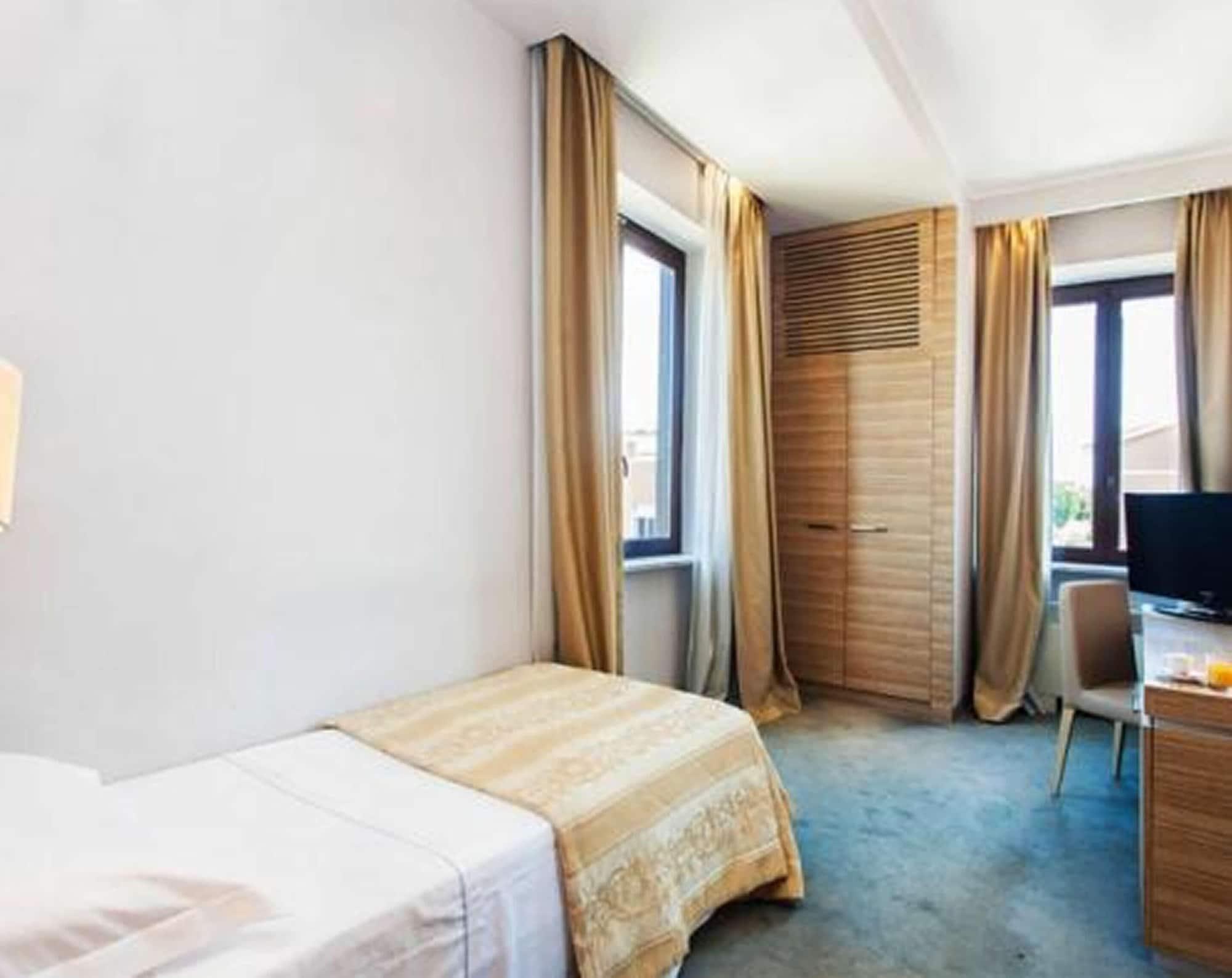 Hotel Garden Area Eur 4*