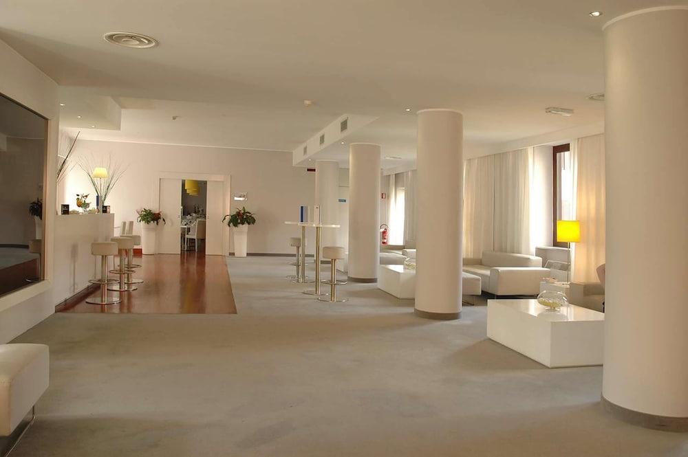 Garden Area Eur Hotel 4*