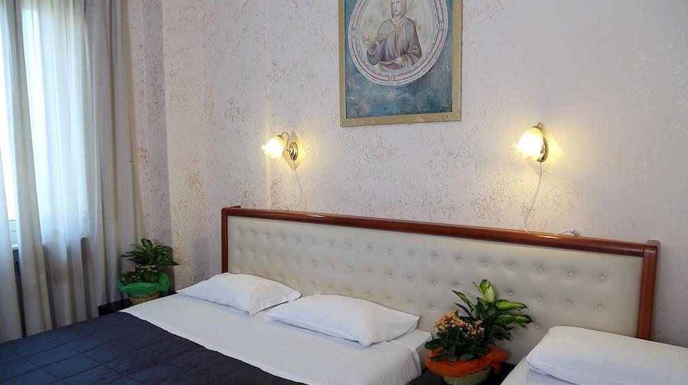 Roma Room Hotel
