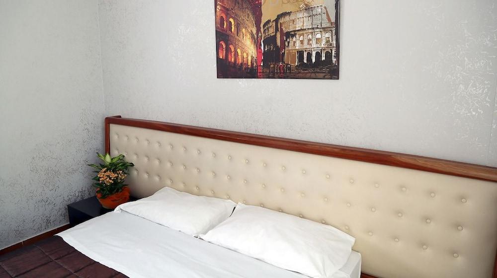 Roma Room Hotel 3*