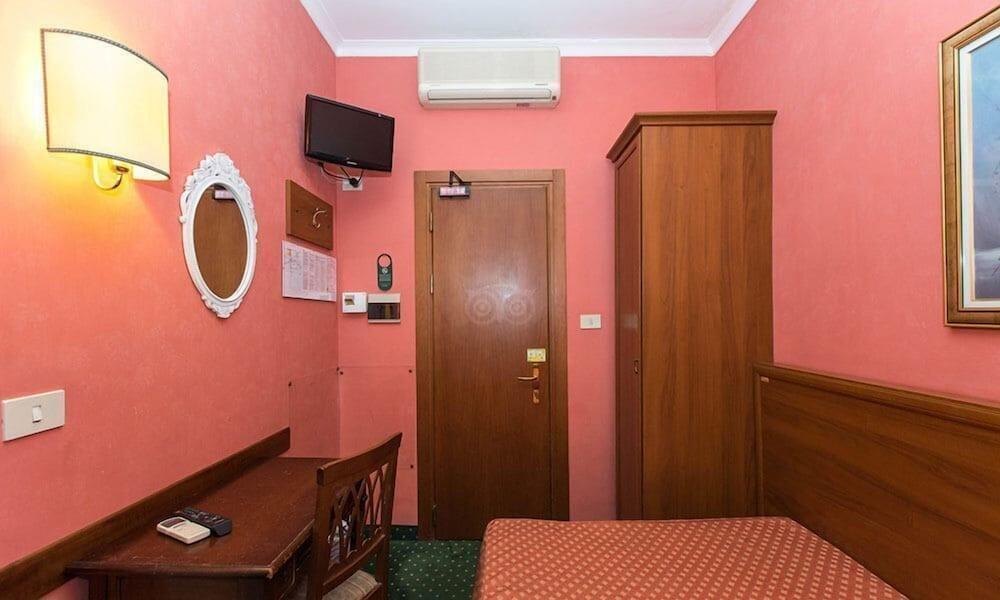 Astoria Garden Hotel 3*