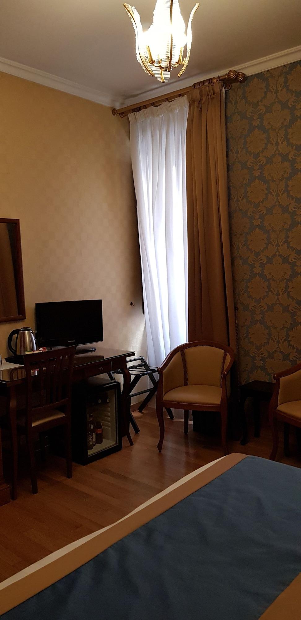 Piazza Di Spagna Hotell 3*
