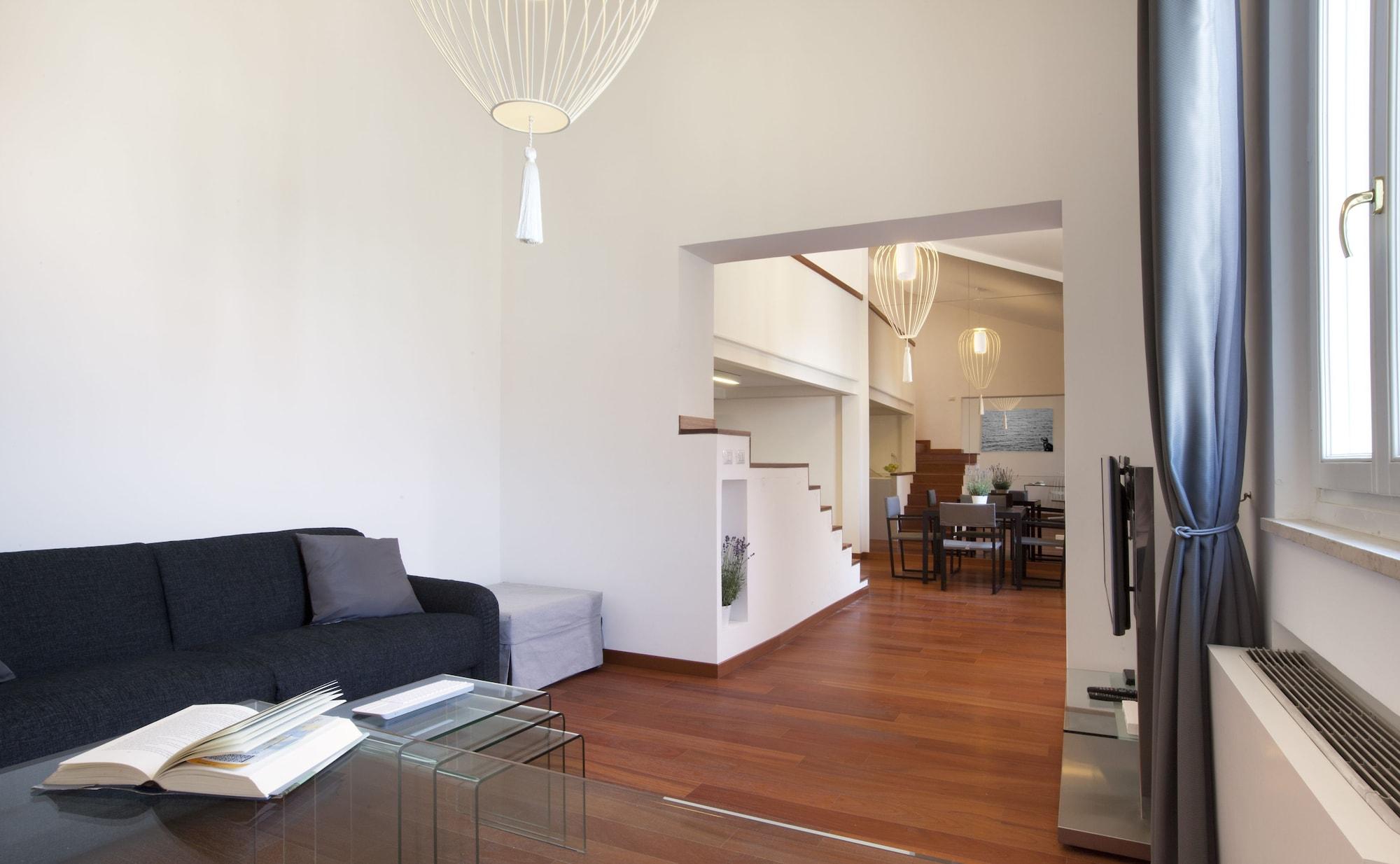 Oriana Homel Apartment Rom