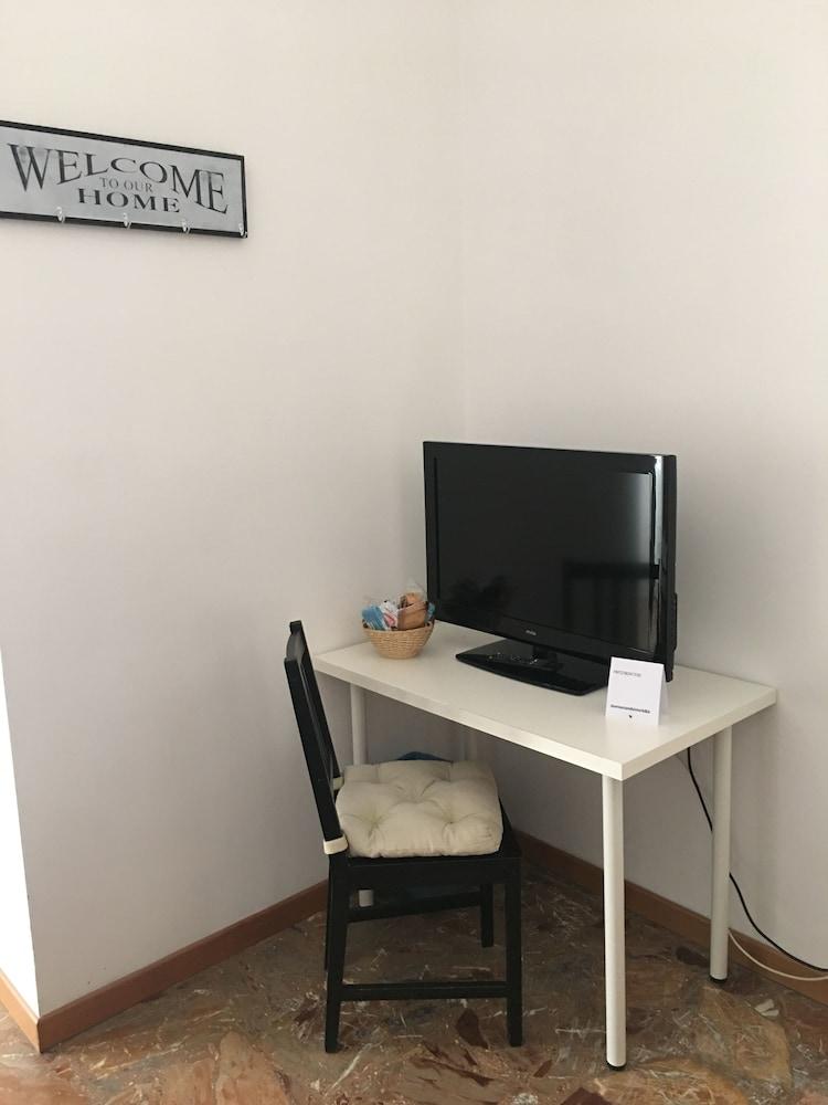 Damiani & Sister Bed & Breakfast 2*