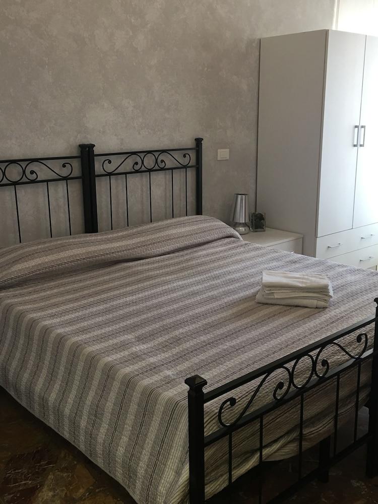 Damiani & Sister Bed & Breakfast 2*