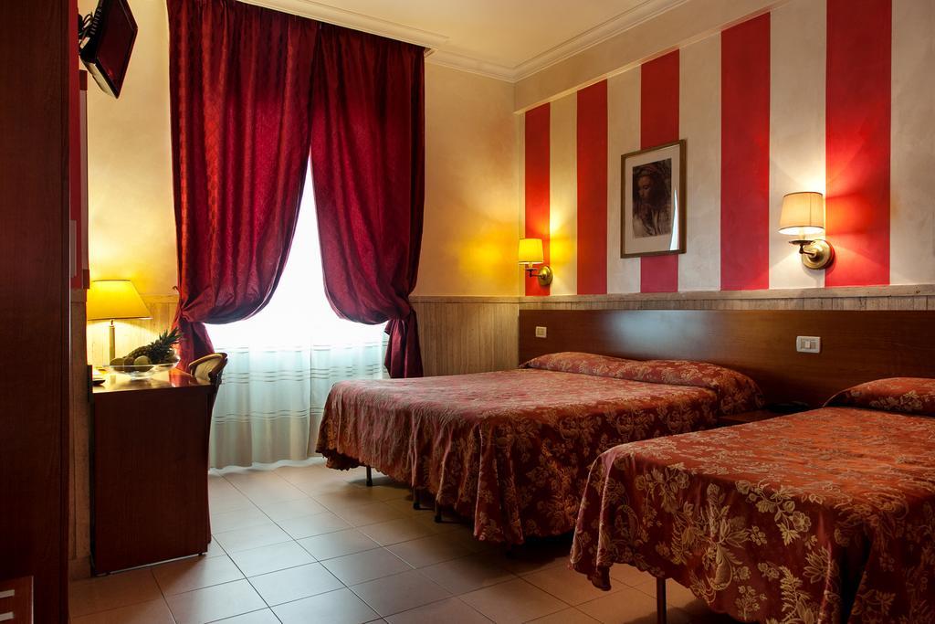 Hotell Pyramid 3*