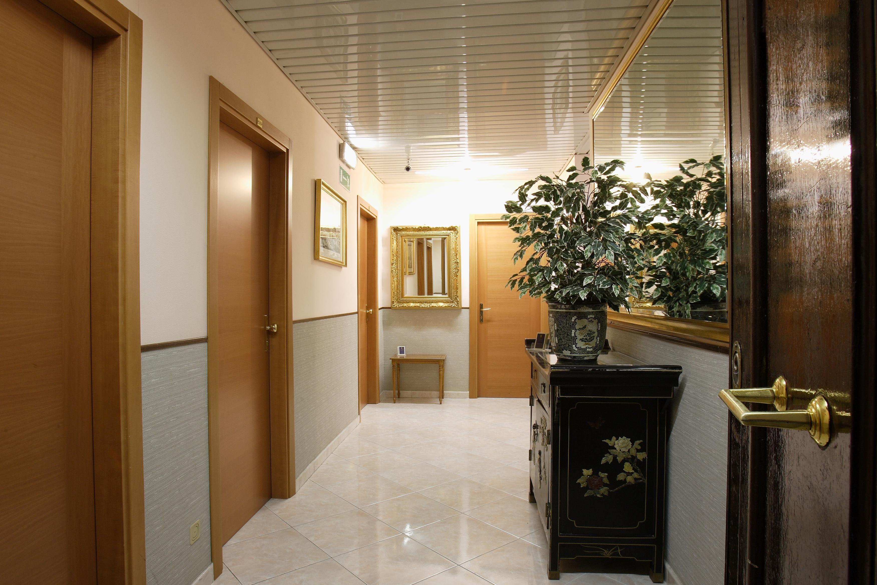 Lazzari Hotel
