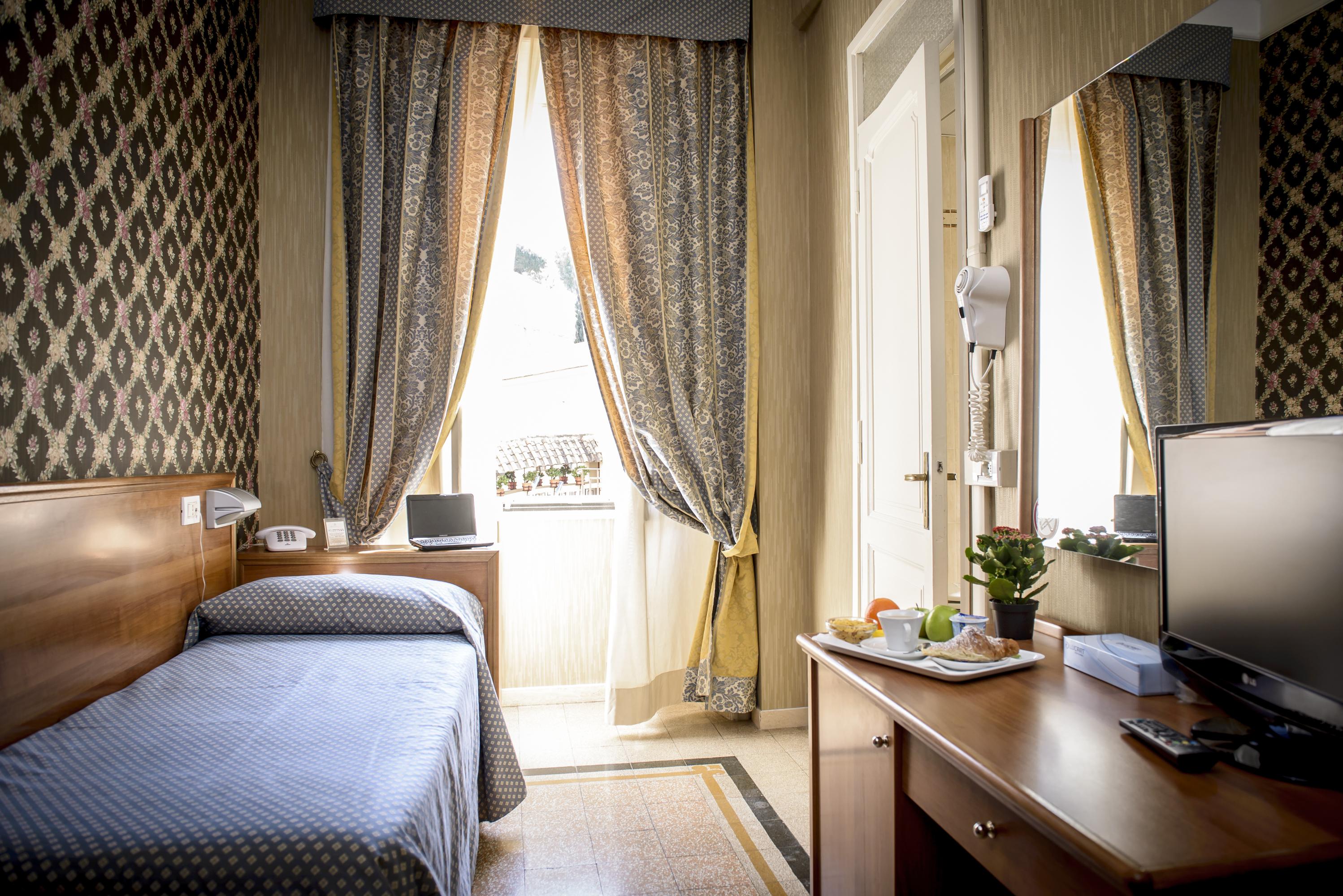 Emmaus Hotell 3*