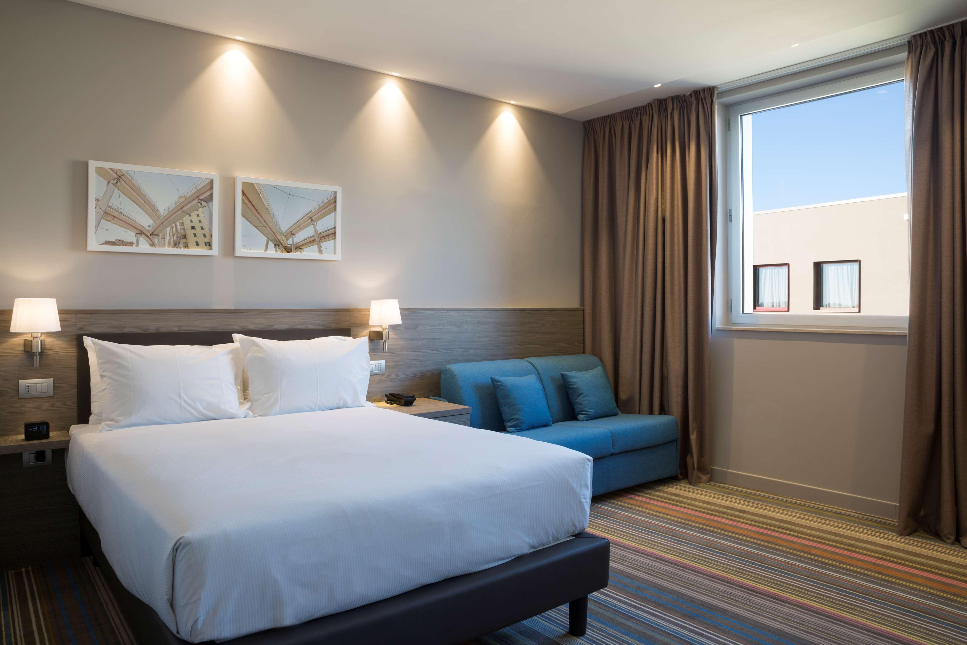 Hampton By Hilton East Hotell