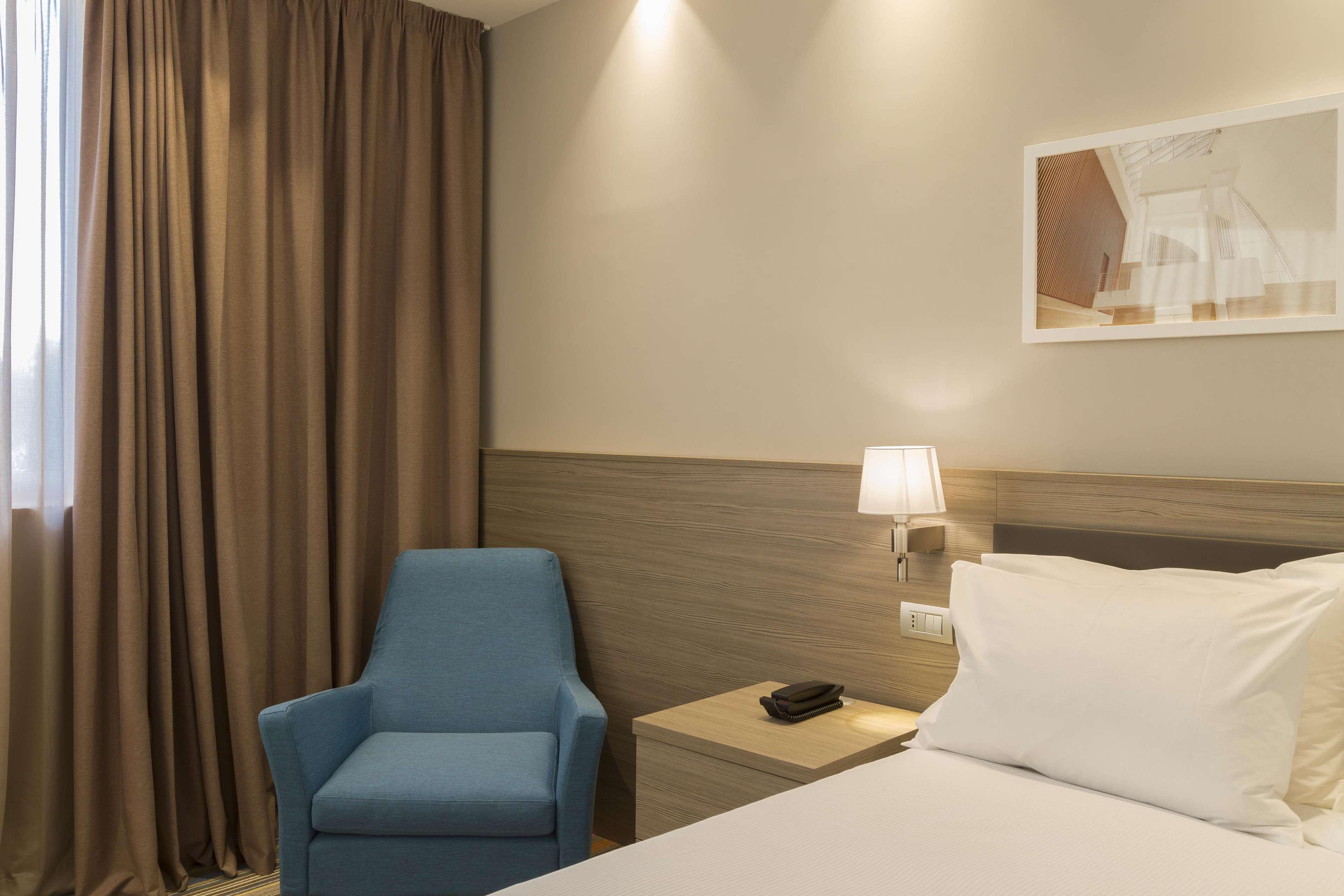 Hampton By Hilton East Hotell