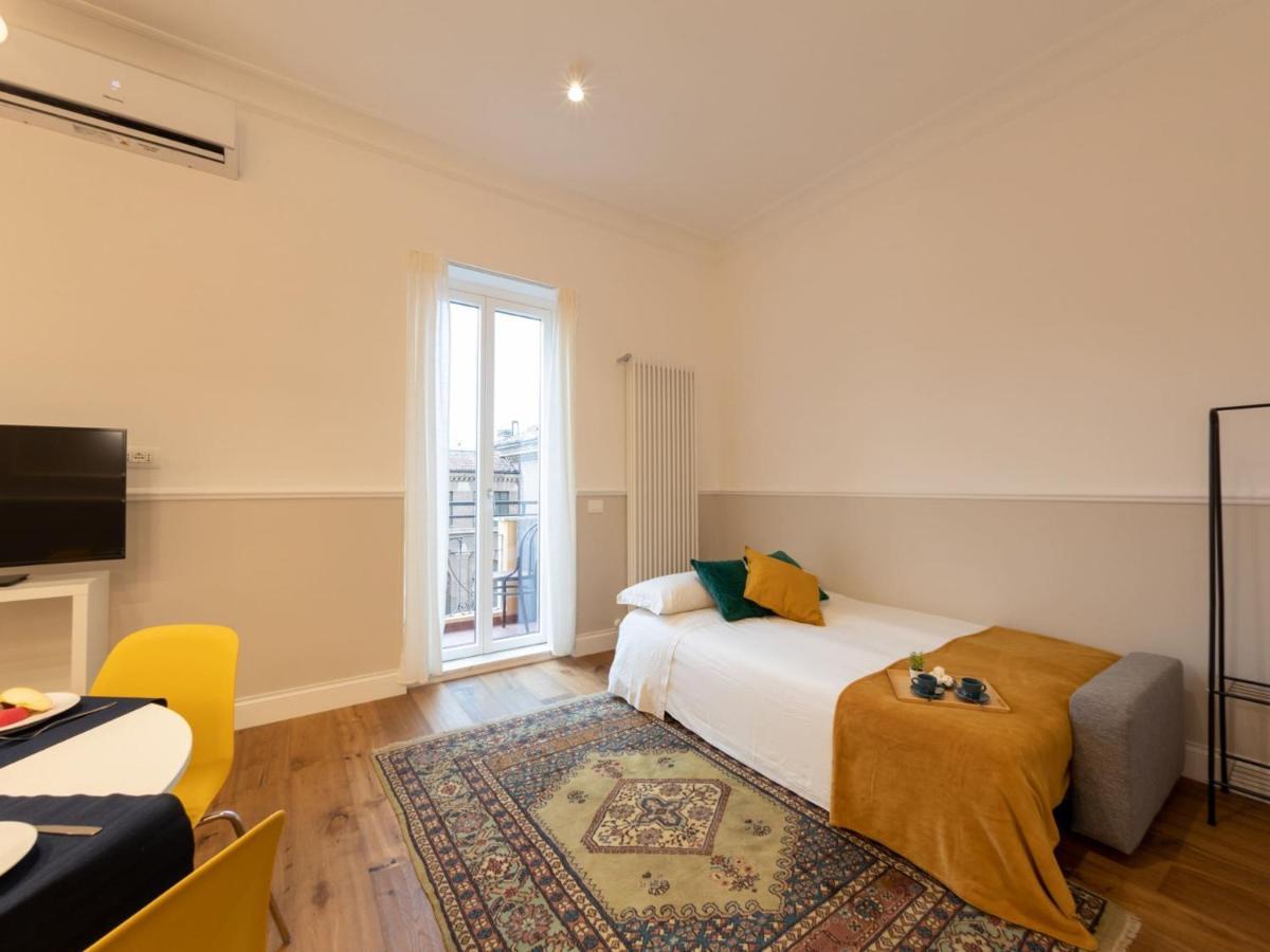 The Rent - Colorful One-bedroom In San Giovanni District Apartamento