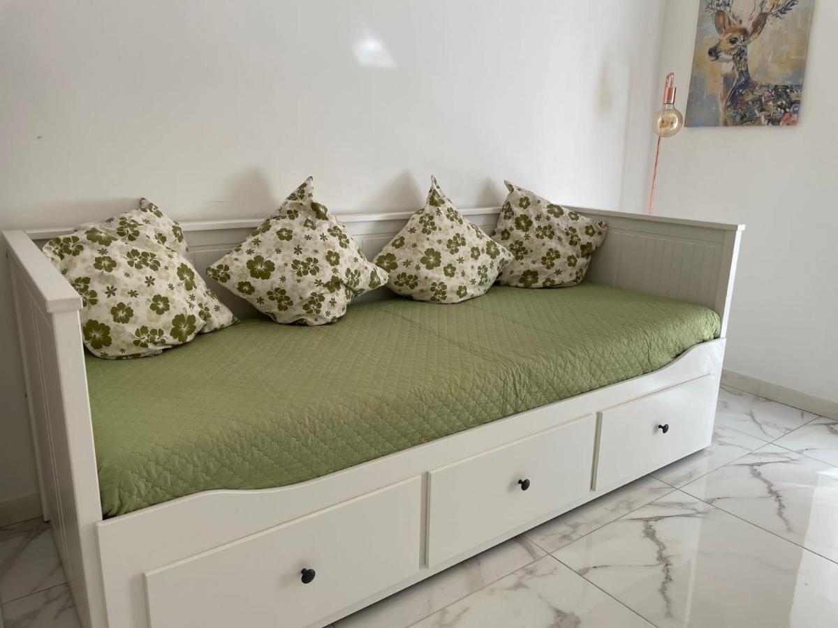 Flowers In Apartamento