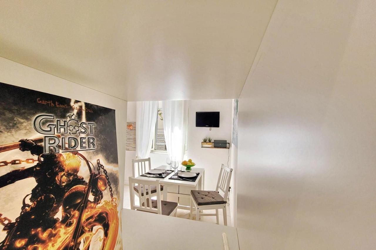 Leilighet Castro Pretorio -1st Floor Of Historic Mansion With Lift, Comfortable, Baby Friendly, Bike Parking, Quiet And Guarded Area In Front Of Officers Headquarters 5 Minutes Walk From Termini Railway & Metro Station - Genuine Guest Care In 4 Lang Roma