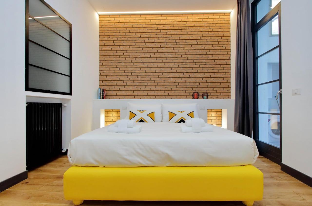 Eve Monti Penthouse Rom