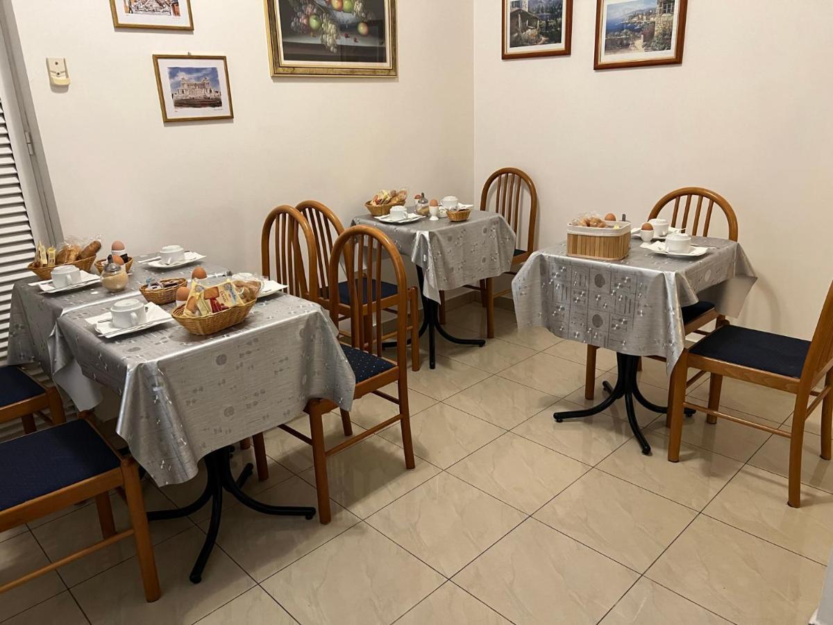Emanuela Bed & Breakfast 2*