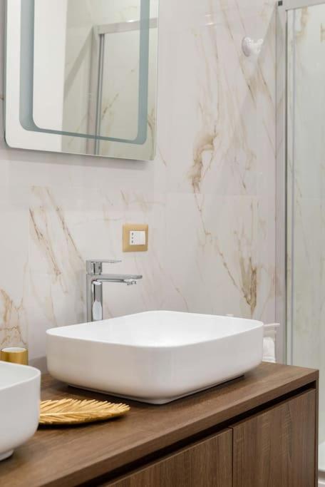 Colosseum 10steps Away, Marco Aurelio Luxury House Leilighet Roma