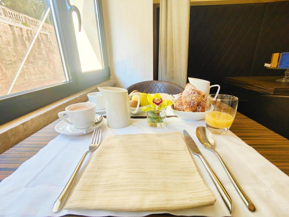 Berg Luxury Hotel 4*