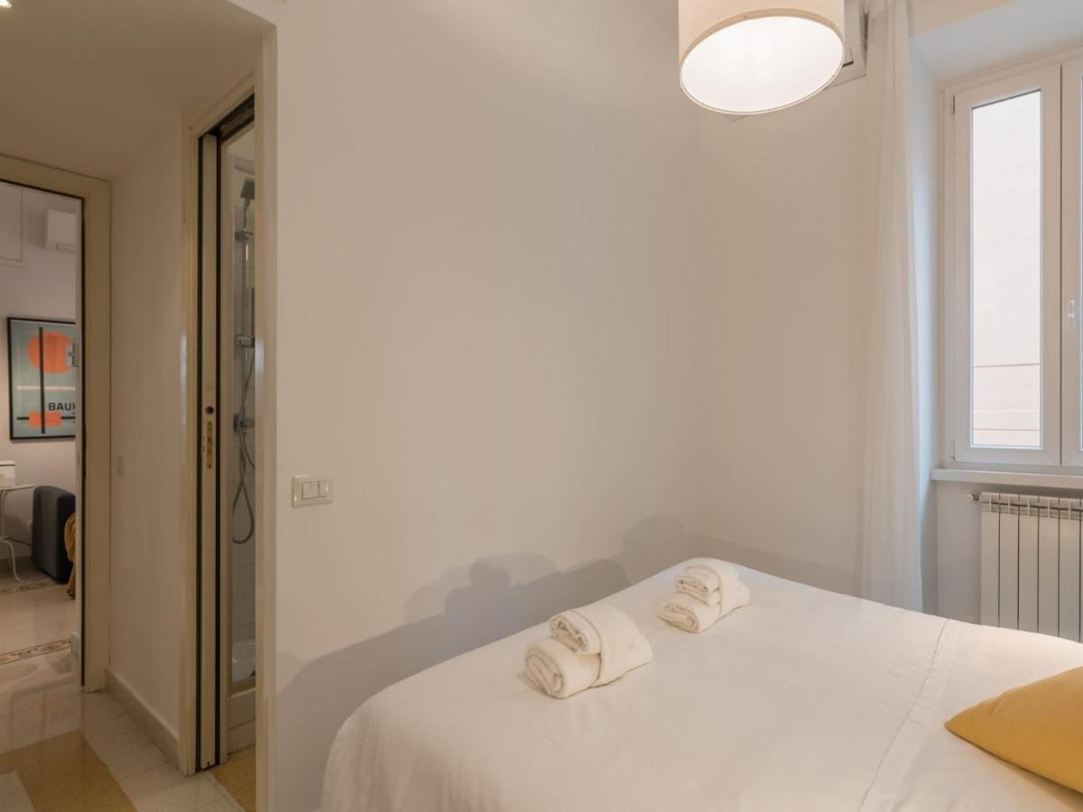 The Rent - Sunny Three-bedroom Near Ottaviano Metro Stop