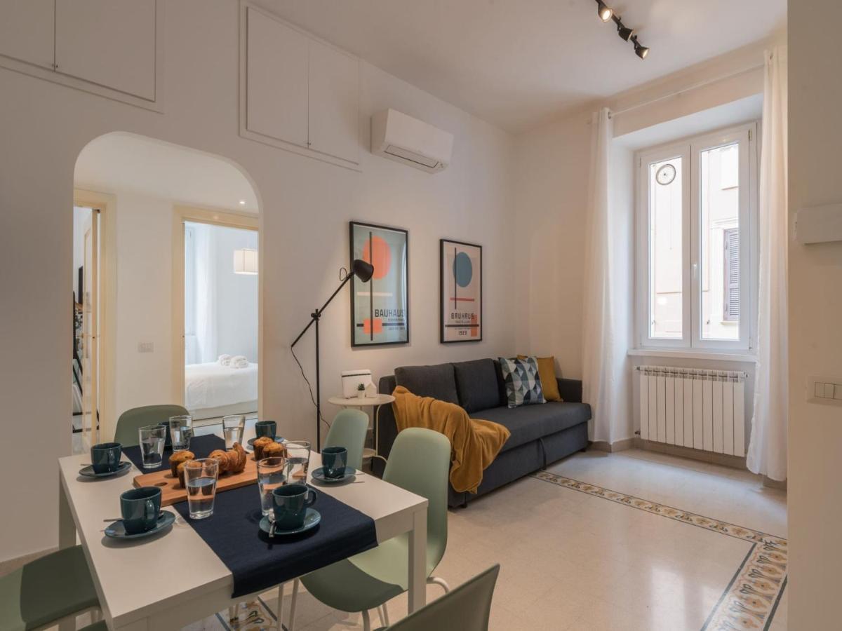 Apartamento The Rent - Sunny Three-bedroom Near Ottaviano Metro Stop *