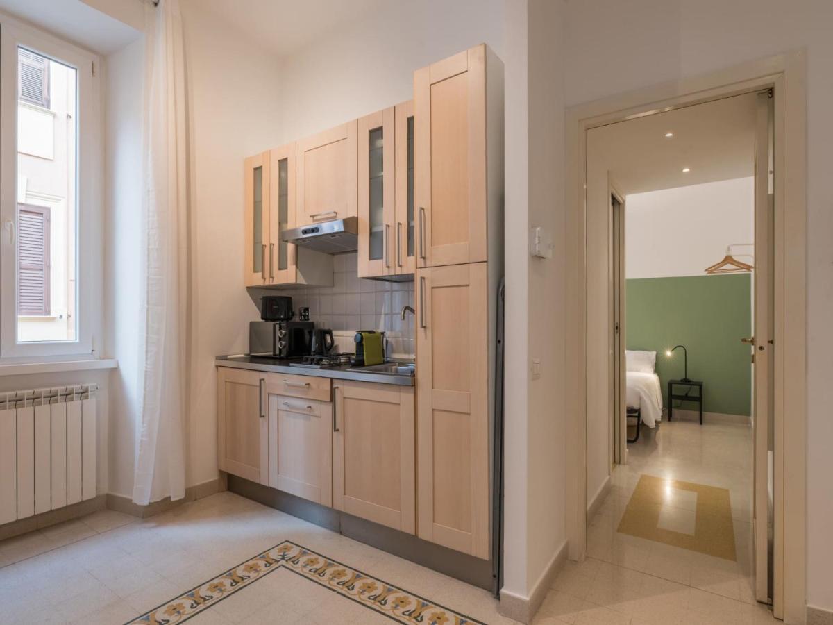 The Rent - Sunny Three-bedroom Near Ottaviano Metro Stop Apartamento
