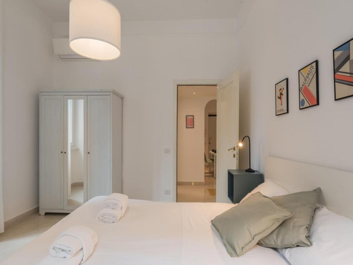 The Rent - Sunny Three-bedroom Near Ottaviano Metro Stop Apartamento