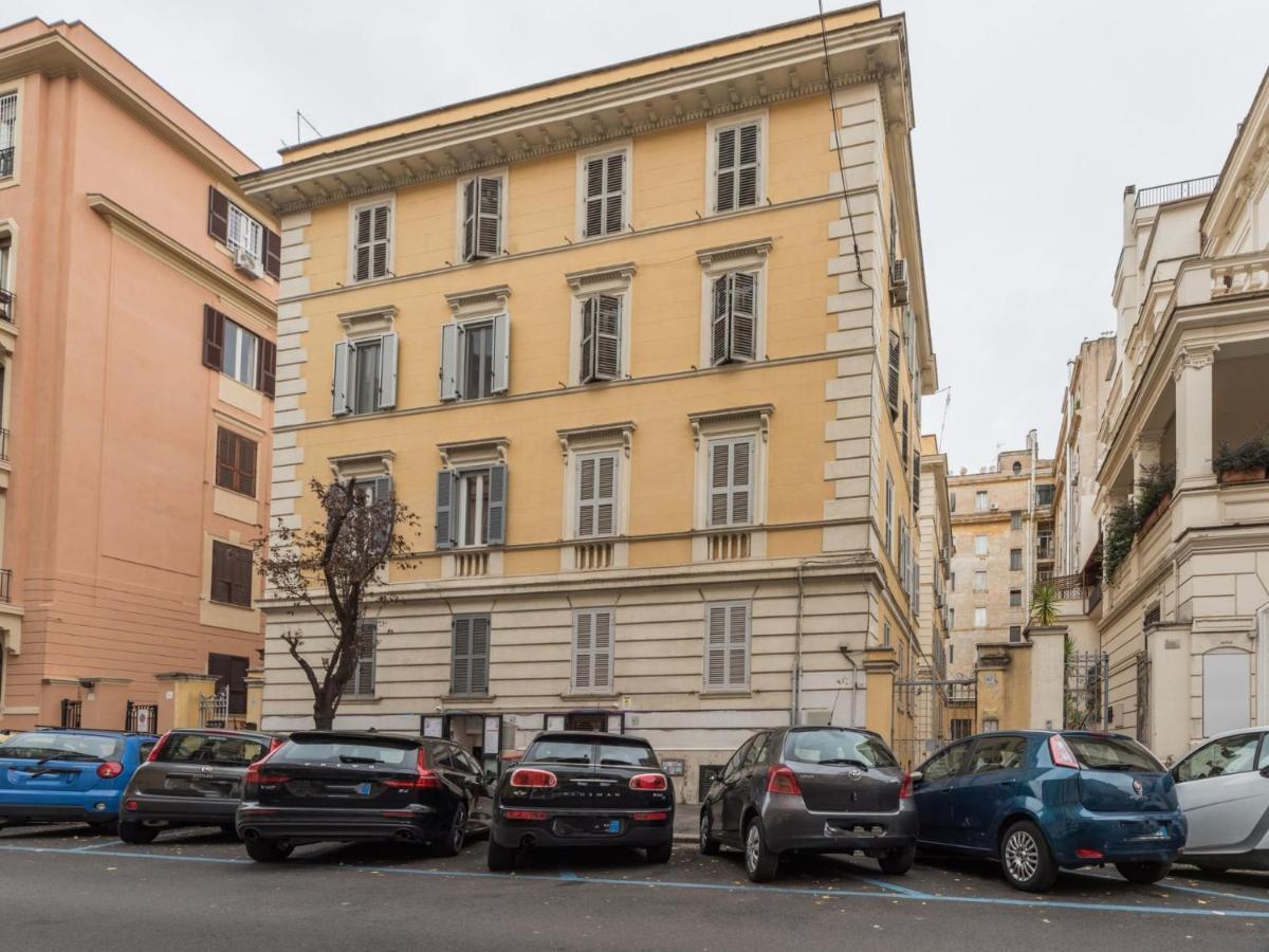 The Rent - Sunny Three-bedroom Near Ottaviano Metro Stop Apartamento