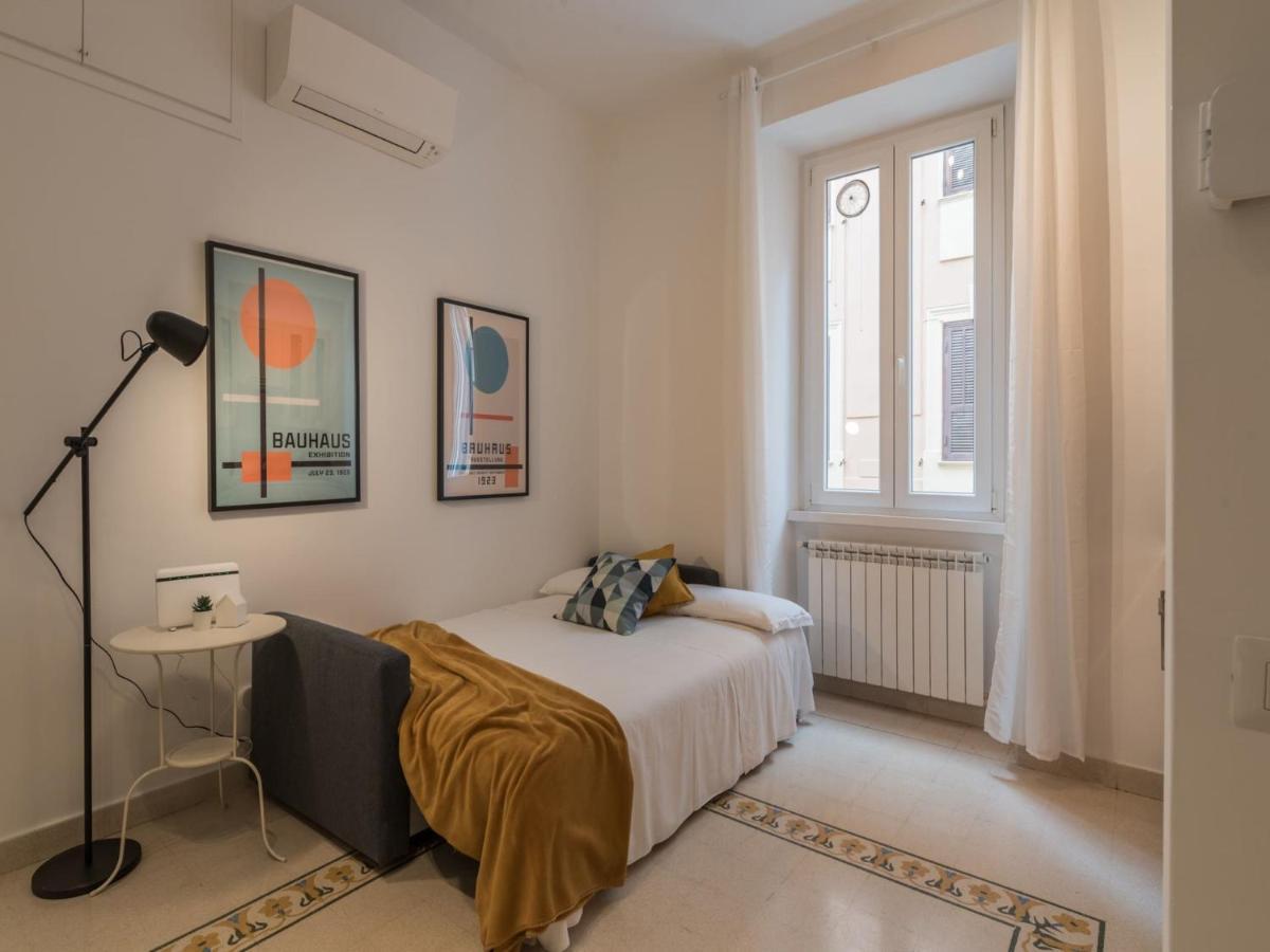 Apartamento The Rent - Sunny Three-bedroom Near Ottaviano Metro Stop *