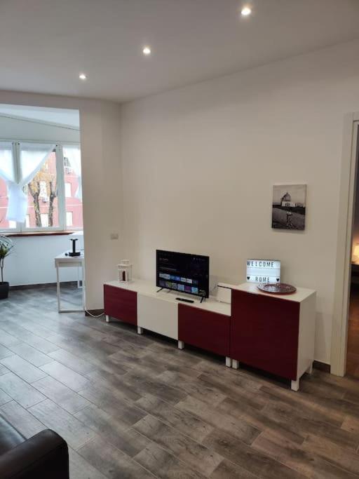 White & Wood House In Apartamento *